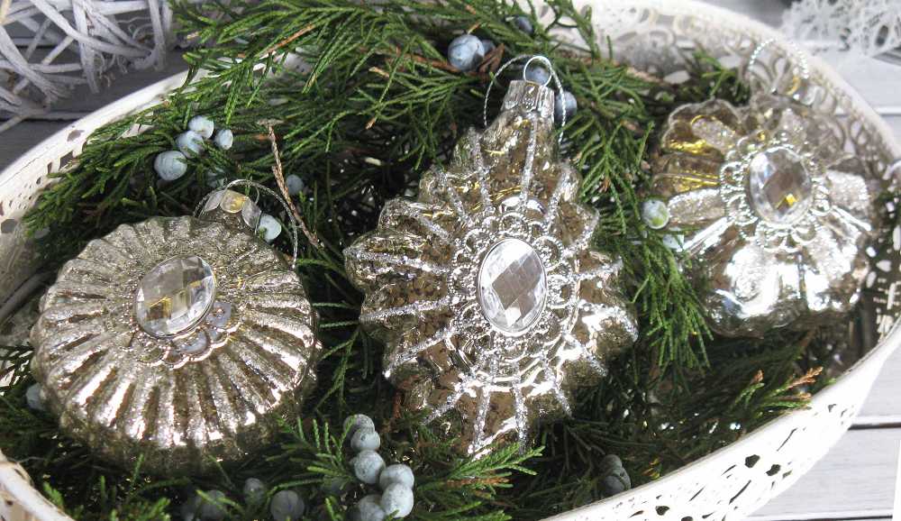 2-er-Set Nr3 Weihnachtskugeln mit Medallion