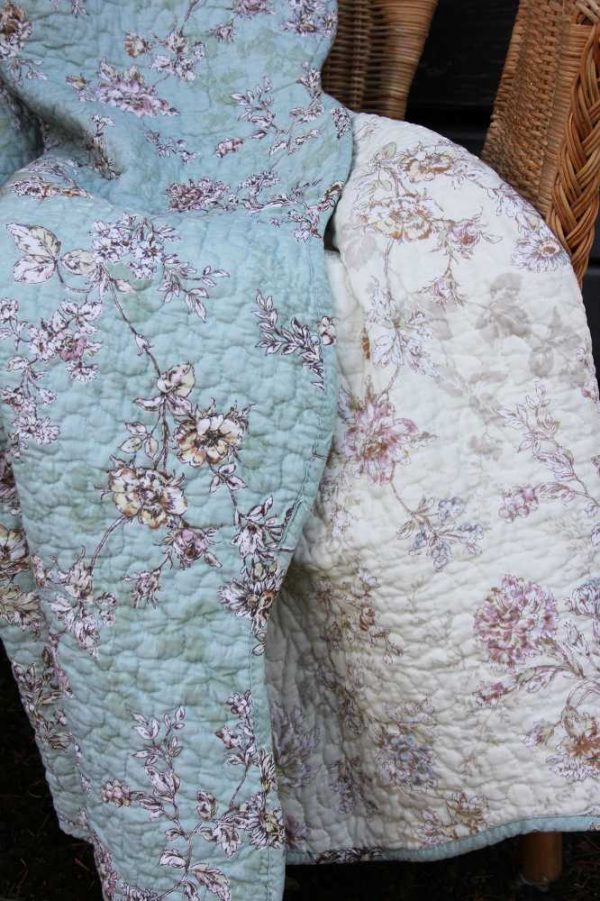 Quilt Decke Plaid mit Blumenmuster Chic Antique BLUE COTTAGE