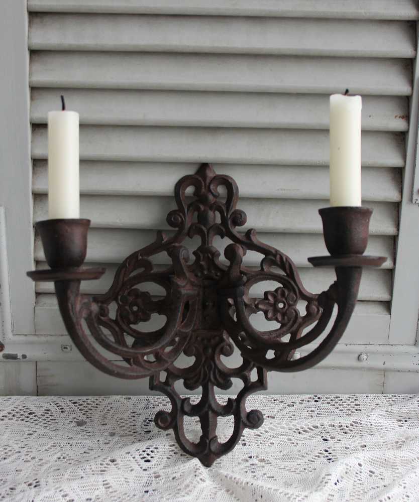 alter 2-armiger Wand-Kerzenhalter aus Gusseisen - BLUE COTTAGE shop