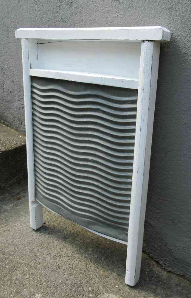 altes Waschbrett shabby weiß BLUE COTTAGE k-IMG_1994 altes großes dekoriertes Waschbrett, shabby chic BLUE COTTAGE