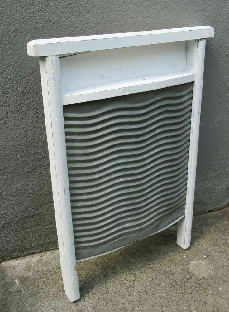 altes Waschbrett shabby weiß BLUE COTTAGE k-IMG_1995 altes großes dekoriertes Waschbrett, shabby chic BLUE COTTAGE