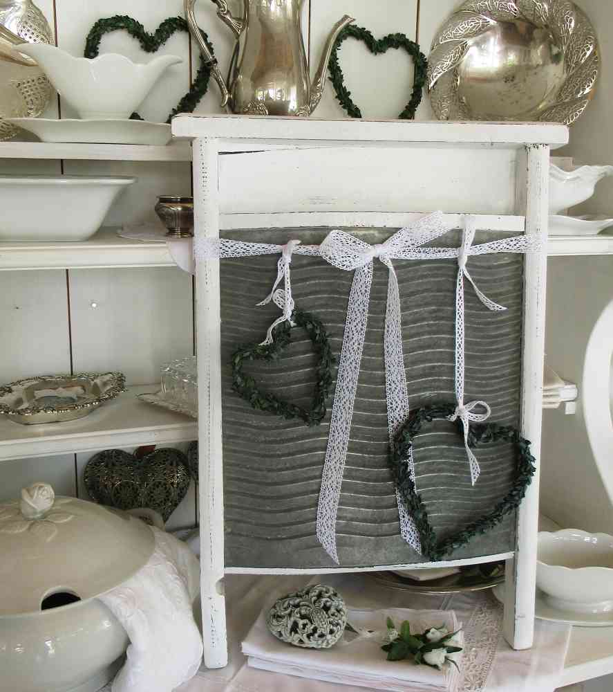 altes Waschbrett shabby weiß BLUE COTTAGE k-IMG_2043 altes großes dekoriertes Waschbrett, shabby chic BLUE COTTAGE