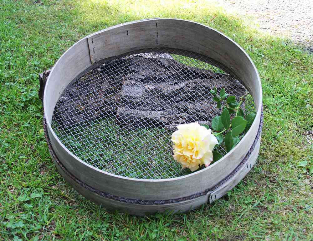 altes Mehlsieb Getreidesieb BLUE COTTAGE k-IMG_2203 uraltes großes Getreidesieb Sandsieb BLUE COTTAGE