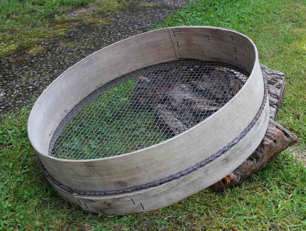 altes Mehlsieb Getreidesieb BLUE COTTAGE k-IMG_2205 uraltes großes Getreidesieb Sandsieb BLUE COTTAGE