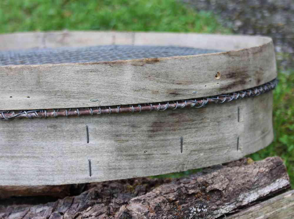 altes Mehlsieb Getreidesieb BLUE COTTAGE k-IMG_2208 uraltes großes Getreidesieb Sandsieb BLUE COTTAGE