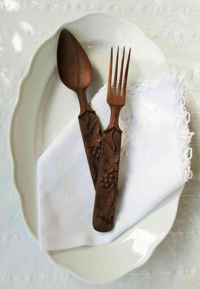 Salatbesteck Holz handgeschnitzt BLUE COTTAGE k-IMG_2978 altes Salatbesteck Holz mit Weintraubendekor BLUE COTTAGE
