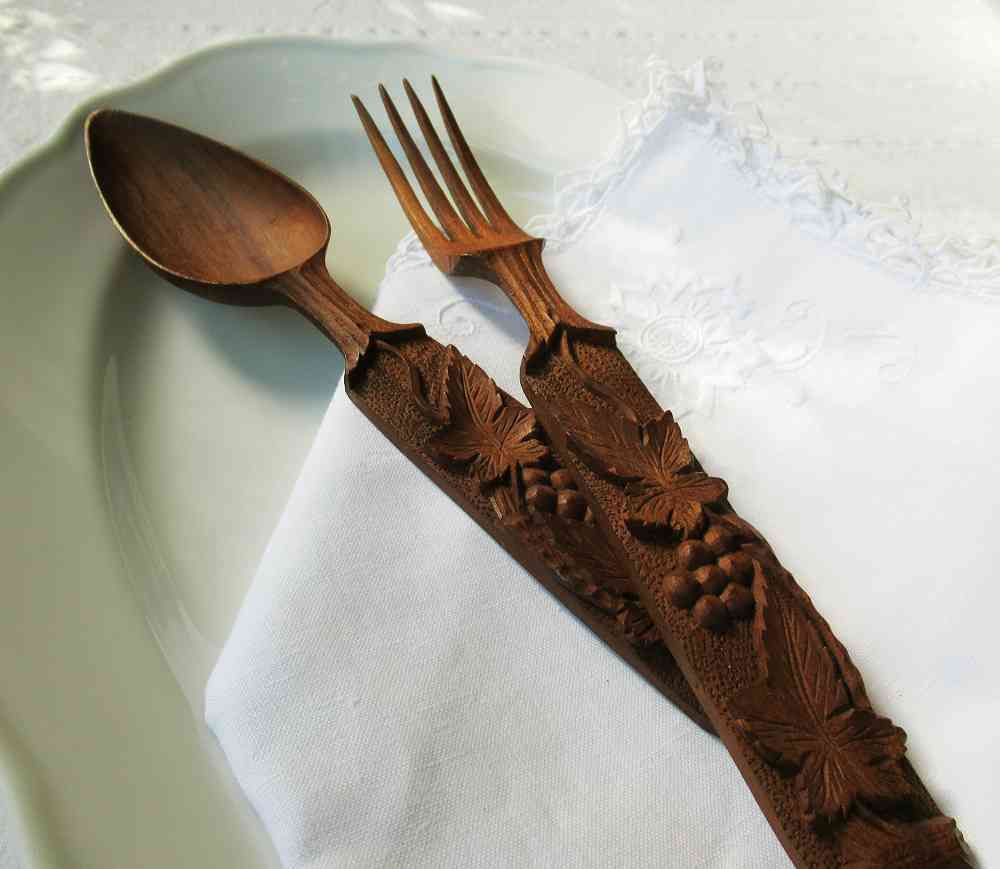 Salatbesteck Holz handgeschnitzt BLUE COTTAGE k-IMG_2979 altes Salatbesteck Holz mit Weintraubendekor BLUE COTTAGE