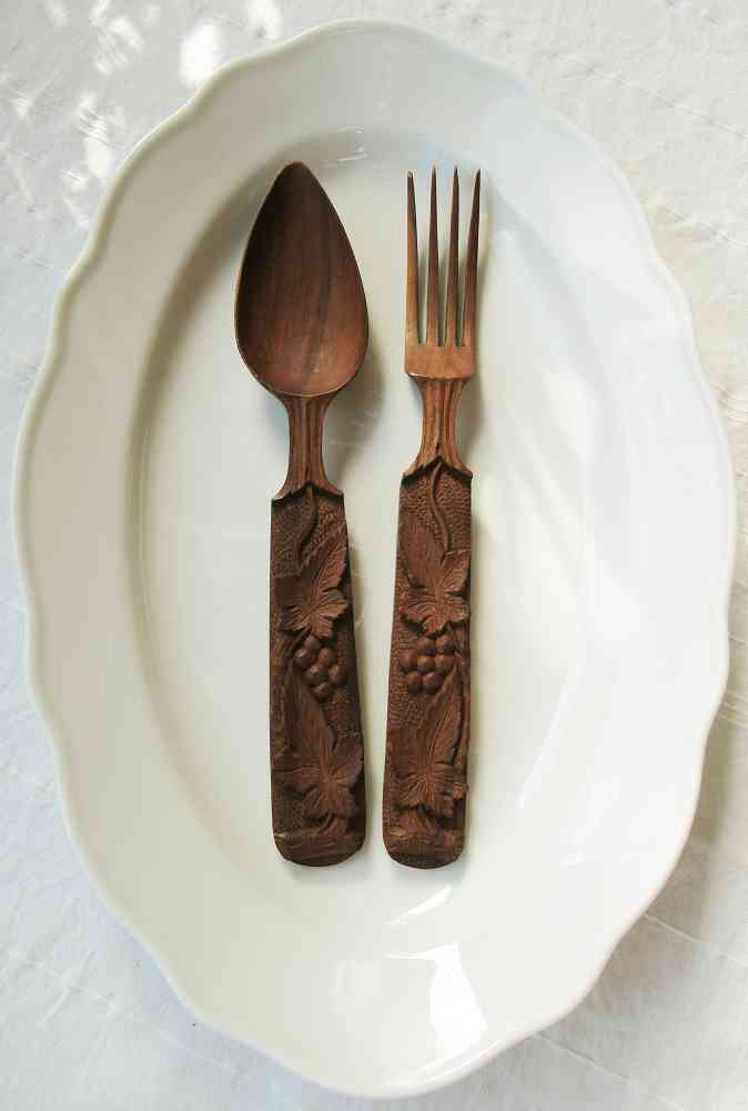 Salatbesteck Holz handgeschnitzt BLUE COTTAGE k-IMG_2980 altes Salatbesteck Holz mit Weintraubendekor BLUE COTTAGE