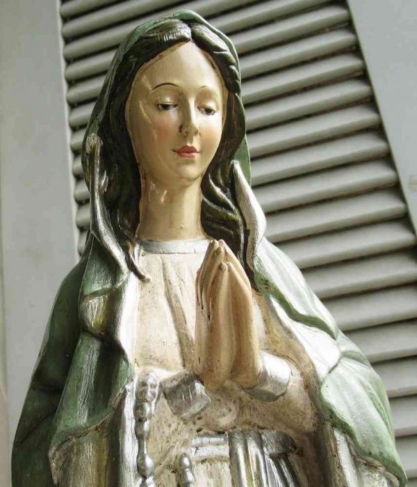 große Madonna Maria-Figur mit Rosenkranz BLUE COTTAGE