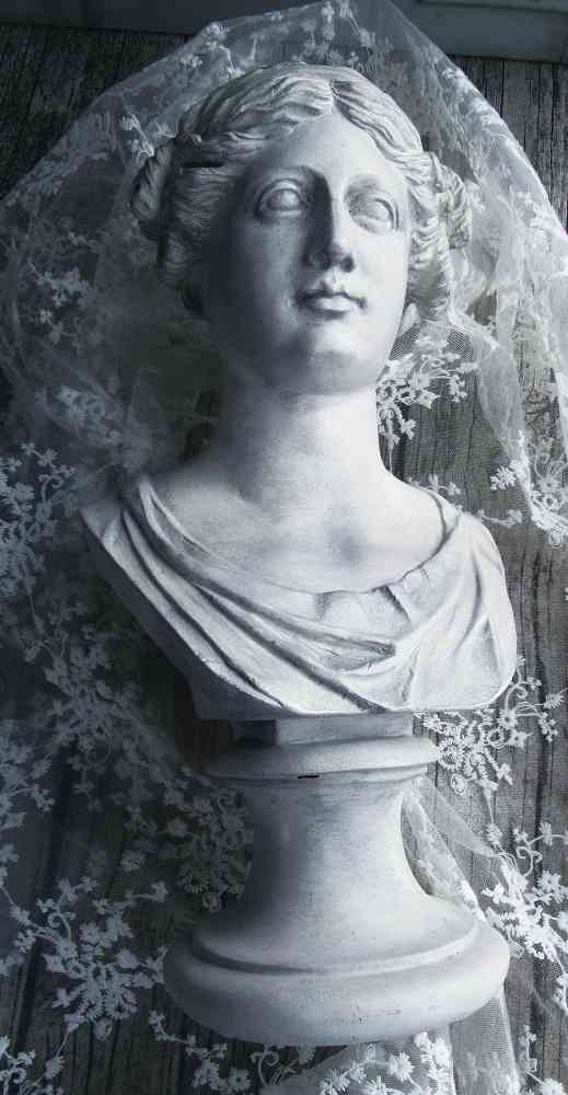 große französische Büste in nostalgischem grauem Stein-Look