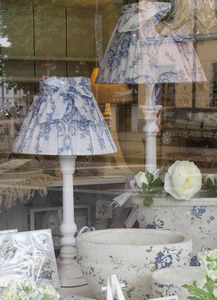 Leuchte Toile de Jouy hoch BLUE COTTAGE k-IMG_4446 A Tischleuchte mit Toile de Jouy Schirm GROSS - BLUE COTTAGE