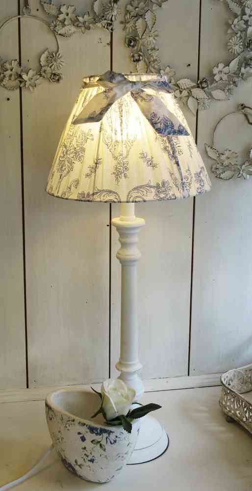 Leuchte Toile de Jouy hoch BLUE COTTAGE k-IMG_4500 Tischleuchte mit Toile de Jouy Schirm GROSS - BLUE COTTAGE