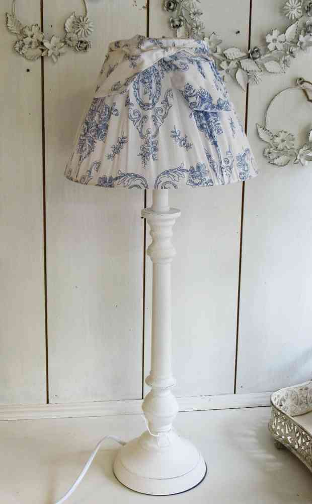 Leuchte Toile de Jouy hoch BLUE COTTAGE k-IMG_4502 Tischleuchte mit Toile de Jouy Schirm GROSS - BLUE COTTAGE