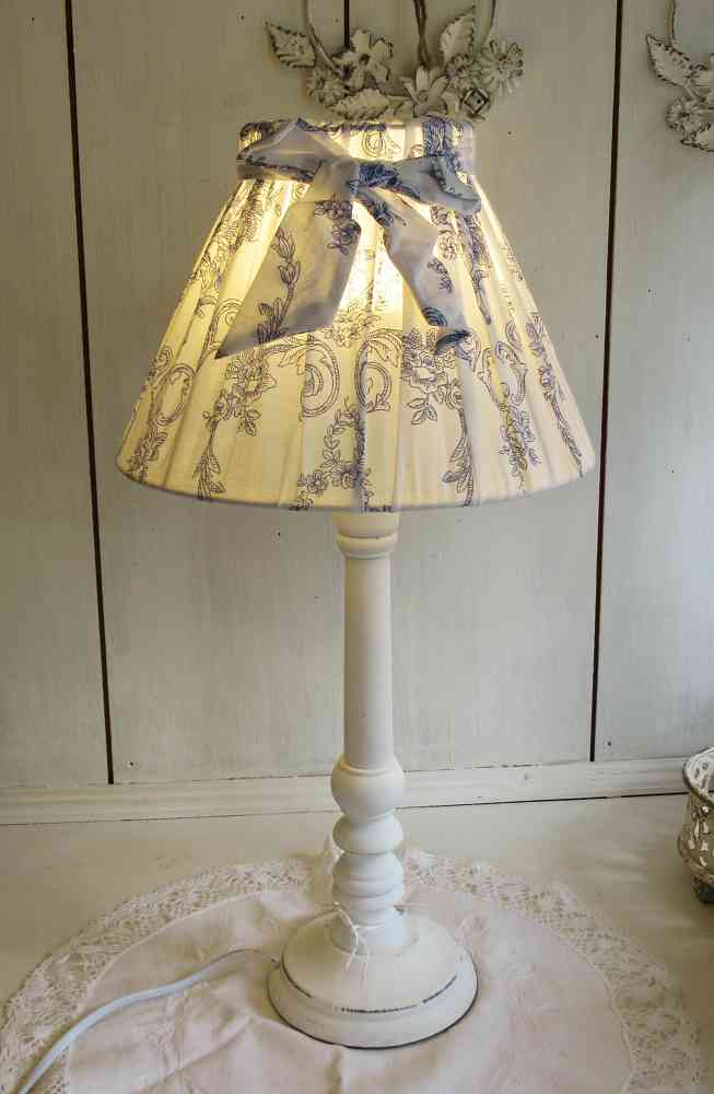 Tischleuchte mit Toile de Jouy Schirm KLEIN - BLUE COTTAGE