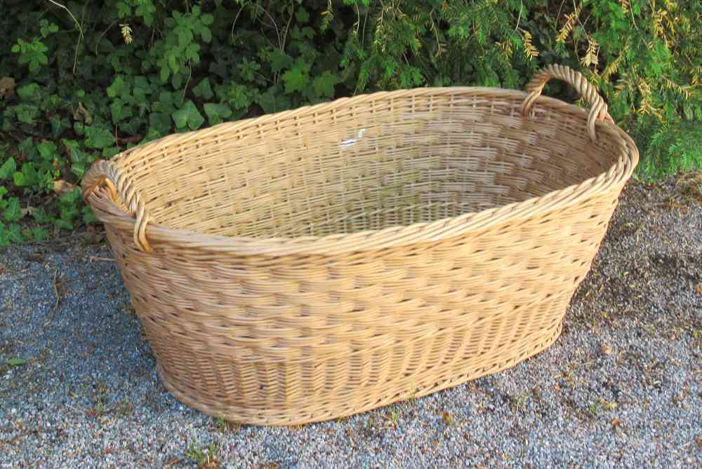 alter riesiger Weidenkorb Wäschekorb oval - BLUE COTTAGE shop