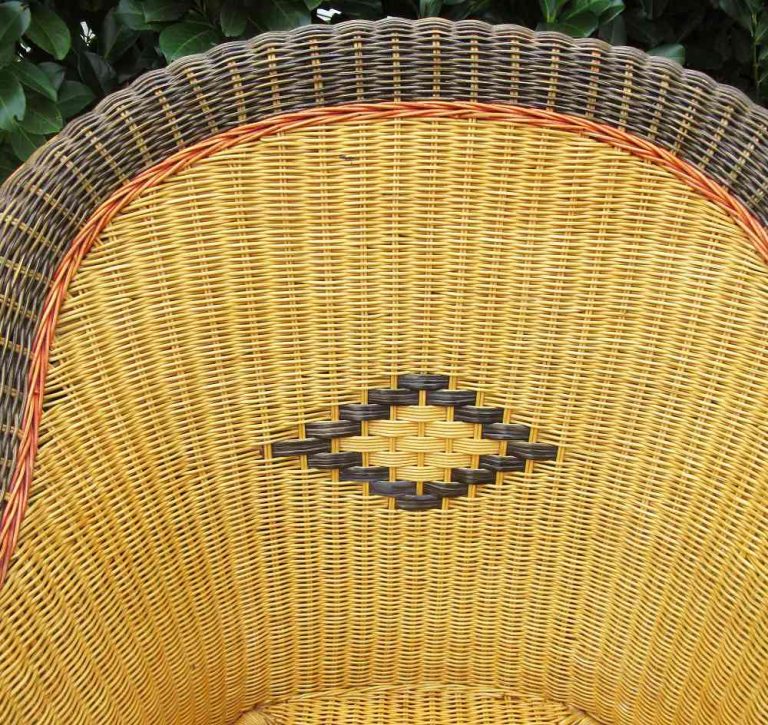 alter Korbsessel mit passendem Beistelltisch - BLUE COTTAGE shop