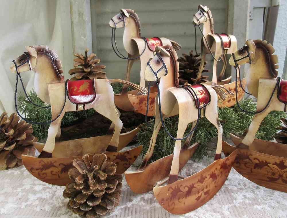 Metallpferdchen klein BLUE COTTAGE k-IMG_7837 alte Schaukelpferde 4+1 Set aus Metall BLUE COTTAGE