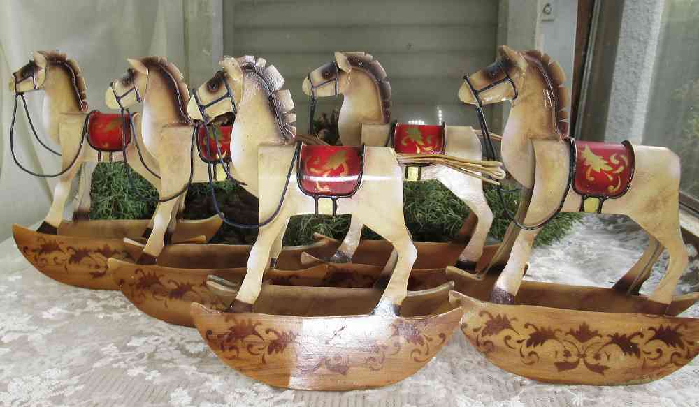 Metallpferdchen klein BLUE COTTAGE k-IMG_7839 alte Schaukelpferde 4+1 Set aus Metall BLUE COTTAGE