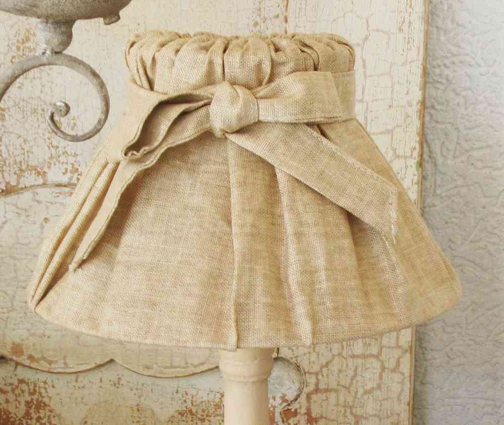 Tischleuchte beige klein BLUE COTTAGE k-IMG_7993 - A1 Tischleuchte mit Holzfuß und Stoff-Schirm beige BLUE COTTAGE